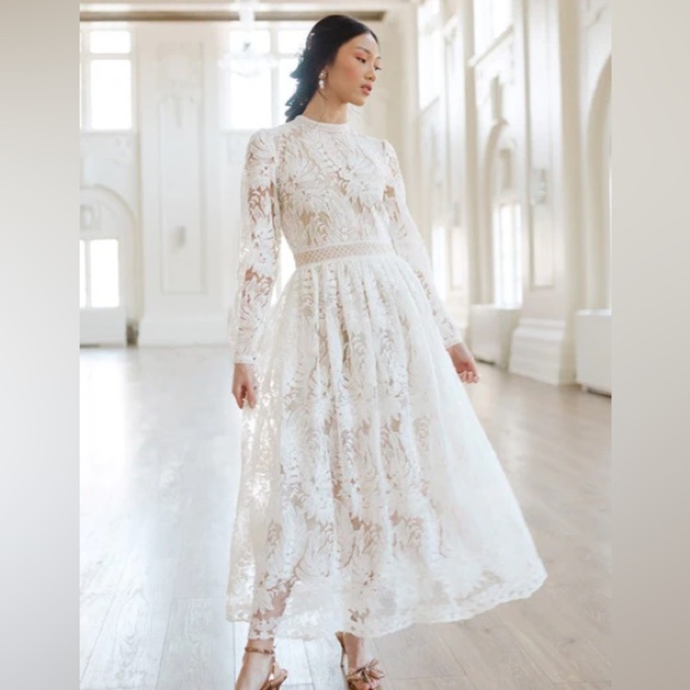 Ivy City co Naples Elegant White Lace Dress Size 2 NWT